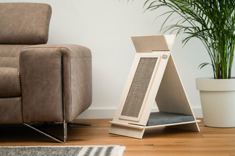 Luna-kucica-sa-grebalicom